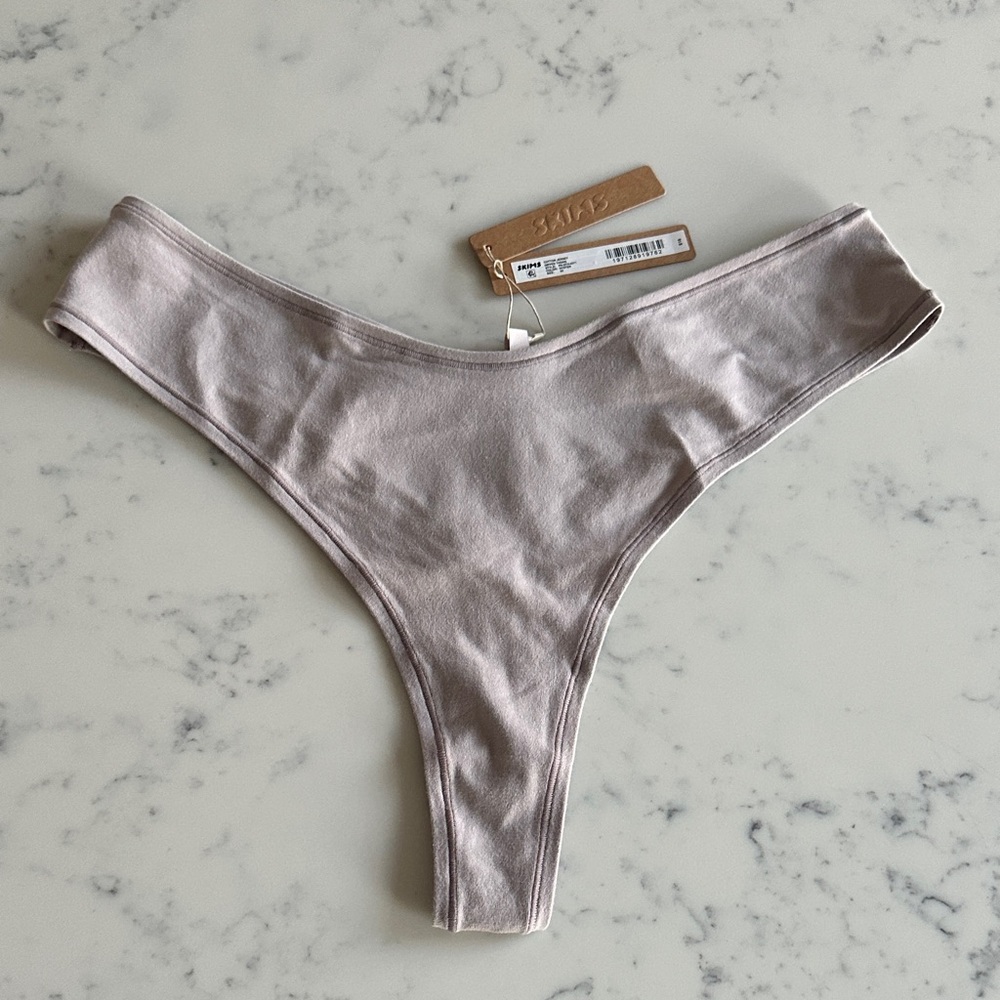 Skims Cotton Jersey Dipped Thong – NWT Size 4X (Oyster)